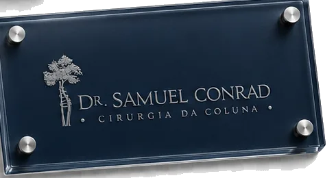 Marca do Dr. Samuel Conrad: árvore com tronco em coluna vertebral: peça 7 da identidade visual